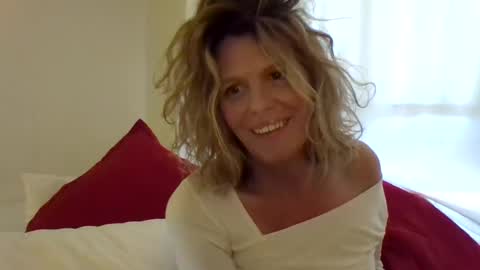 Hailey online show from 02-11-25, 10:39