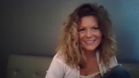 Hailey online show from 11-27-25, 06:21