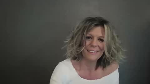 Hailey online show from 04-05-26, 06:05