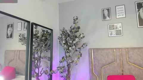 haileystonei online show from 11-04-25, 11:20