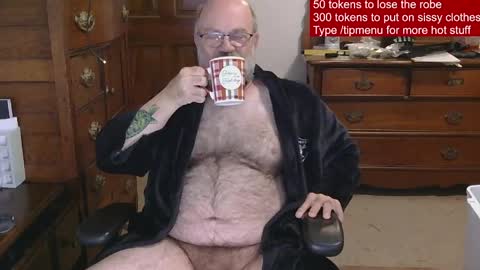 Snapshot of hairydaddybear69 chatting on 04-28-26, 11:48 HairyDaddyBear69 online show from 04-28-26, 11:48