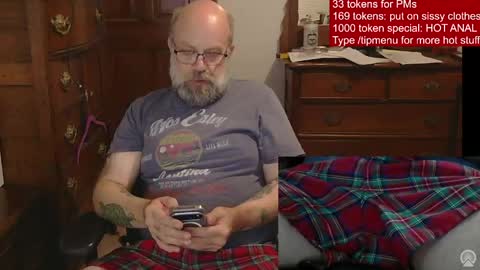 Snapshot of hairydaddybear69 chatting on 06-04-26, 01:00 HairyDaddyBear69 online show from 06-04-26, 01:00