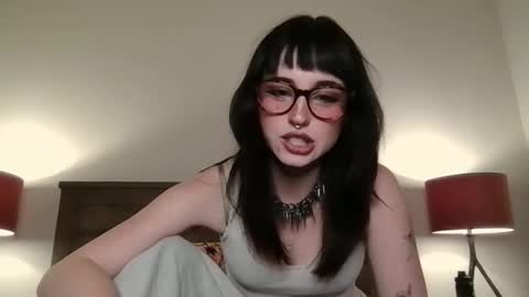 Snapshot of hairyjess chatting on 11-23-25, 01:05 Jess online show from 11-23-25, 01:05