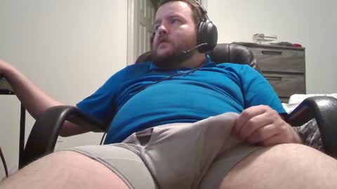 Snapshot of hairymikey chatting on 05-12-26, 04:09 hairymikey online show from 05-12-26, 04:09
