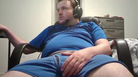 Snapshot of hairymikey chatting on 06-18-26, 03:40 hairymikey online show from 06-18-26, 03:40