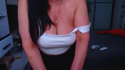 Snapshot of hairypussygranny chatting on 01-16-26, 09:13 Monika online show from 01-16-26, 09:13