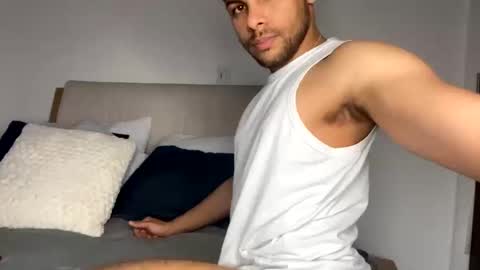 Independent       model  online show from 03-10-25, 11:16