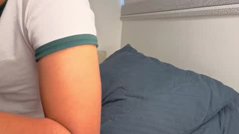 Independent       model  online show from 02-01-26, 09:35