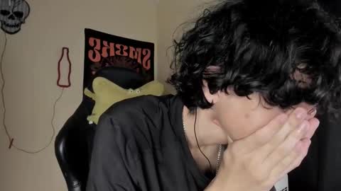 Snapshot of halan_jr chatting on 12-22-25, 11:13 halan online show from 12-22-25, 11:13