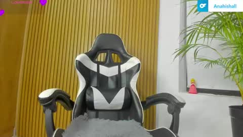 Snapshot of hall_anahiis chatting on 01-12-25, 01:00 Anahis online show from 01-12-25, 01:00