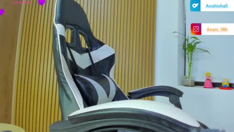 Snapshot of hall_anahiis chatting on 02-14-25, 12:30 Anahis online show from 02-14-25, 12:30