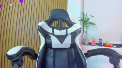 Snapshot of hall_anahiis chatting on 02-28-25, 01:05 Anahis online show from 02-28-25, 01:05