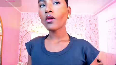 Snapshot of halleylorens chatting on 06-17-26, 07:04 Halley Lorens online show from 06-17-26, 07:04