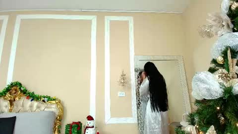 Snapshot of halliestone chatting on 12-21-25, 01:40 Hallie Stone online show from 12-21-25, 01:40