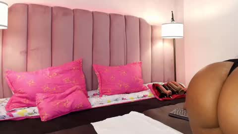 Snapshot of hallybans chatting on 02-20-25, 06:57 Hally Bans online show from 02-20-25, 06:57