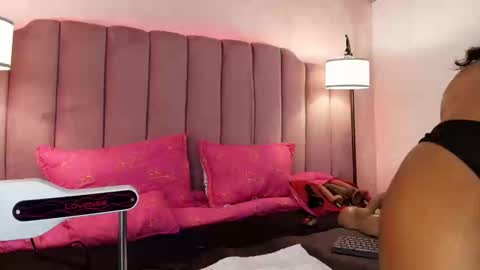 Snapshot of hallybans chatting on 02-22-25, 03:25 Hally Bans online show from 02-22-25, 03:25