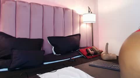 Snapshot of hallybans chatting on 03-08-25, 12:09 Hally Bans online show from 03-08-25, 12:09