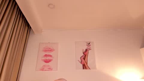 Snapshot of halseycox__ chatting on 11-28-25, 07:00 Halsey Maria online show from 11-28-25, 07:00