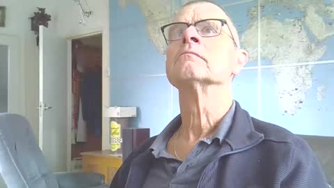 Prefer men 80 online show from 09-21-25, 10:39