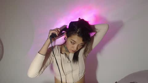 Hanya online show from 06-24-26, 11:37
