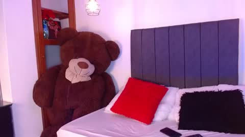 Snapshot of hana_ming chatting on 12-01-25, 12:32 hana_ming online show from 12-01-25, 12:32