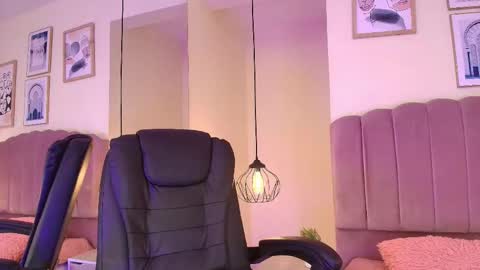 hanabie_ online show from 02-04-26, 03:23