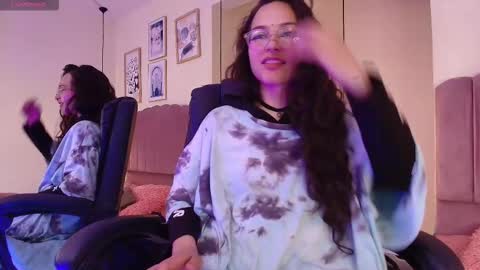 hanabie_ online show from 02-06-26, 03:33