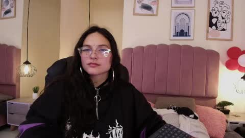 hanabie_ online show from 04-12-26, 03:33