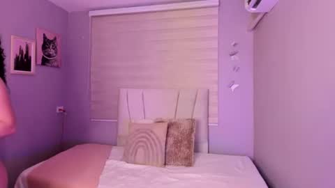 Snapshot of hanah_line chatting on 07-30-26, 01:10 Hanna Lineros online show from 07-30-26, 01:10