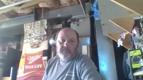 Snapshot of handiemanhere chatting on 10-05-25, 05:11 naked man online show from 10-05-25, 05:11