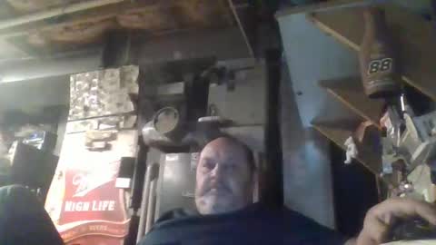 Snapshot of handiemanhere chatting on 11-15-25, 07:21 naked man online show from 11-15-25, 07:21