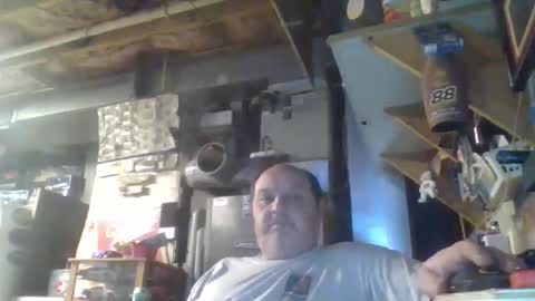 Snapshot of handiemanhere chatting on 04-04-26, 02:32 naked man online show from 04-04-26, 02:32