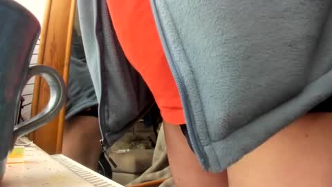 Snapshot of handncocknocum chatting on 01-19-25, 11:23 handncocknocum online show from 01-19-25, 11:23