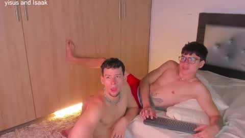 handsome_boys69 online show from 04-11-26, 07:45