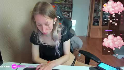 Snapshot of handsome_whale chatting on 09-28-25, 11:37 Mila online show from 09-28-25, 11:37