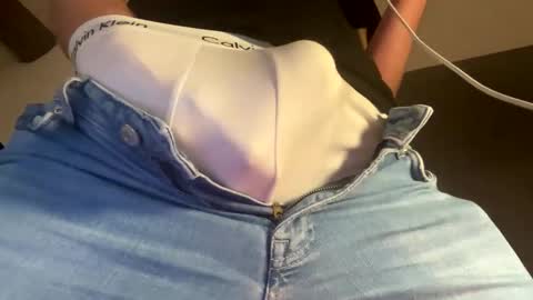 Snapshot of handsomecharmer chatting on 12-18-24, 03:55 Handsome online show from 12-18-24, 03:55