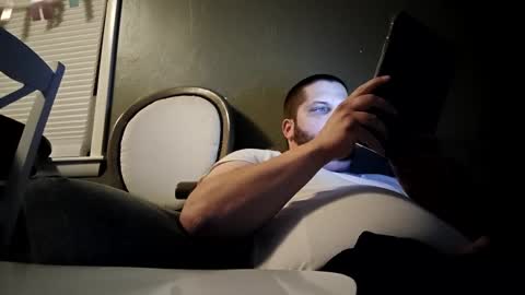 handsomedaddy198923 online show from 09-09-25, 07:08