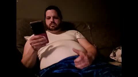 Snapshot of handsomedaddy198924 chatting on 02-14-26, 07:27 Handsomedaddy198923 online show from 02-14-26, 07:27