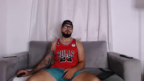Snapshot of handsomen69 chatting on 04-07-26, 02:23 Handsomen online show from 04-07-26, 02:23