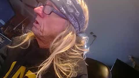 Snapshot of handyman5303 chatting on 12-02-25, 01:05 Handystudman online show from 12-02-25, 01:05