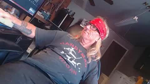 handystud33 online show from 10-21-25, 04:08