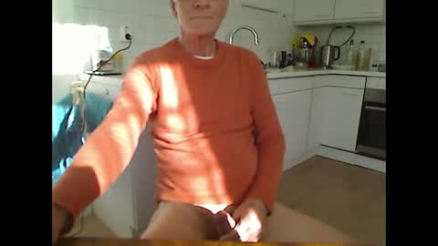 Snapshot of hankk54 chatting on 11-25-25, 11:10 hankk54 online show from 11-25-25, 11:10