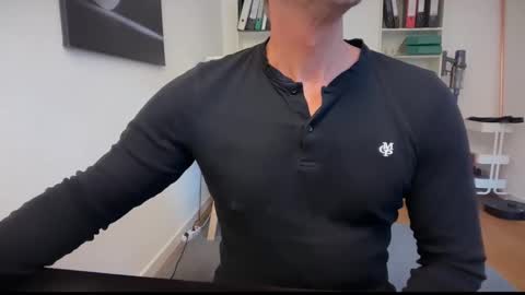 Snapshot of hankmoody6 chatting on 10-15-25, 12:38 hanky online show from 10-15-25, 12:38