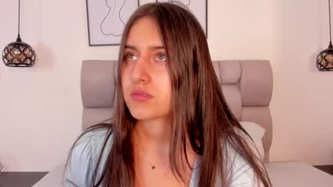 hanna__evans_ online show from 11-25-25, 12:05