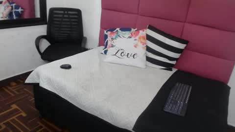 Snapshot of hanna__palmer1 chatting on 01-11-25, 04:25 Hanna Palmer online show from 01-11-25, 04:25