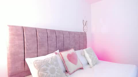 hanna_bunny15 online show from 11-19-25, 09:15