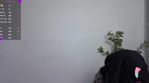 Snapshot of hanna_chloe chatting on 06-18-26, 12:42 Sara online show from 06-18-26, 12:42