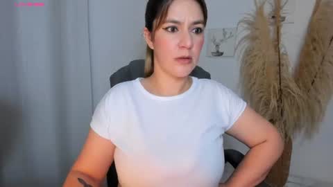 Snapshot of hanna_hosll chatting on 08-07-26, 12:23 hanna online show from 08-07-26, 12:23