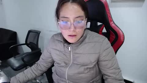 Snapshot of hanna_hot77 chatting on 03-18-26, 10:35 mara online show from 03-18-26, 10:35