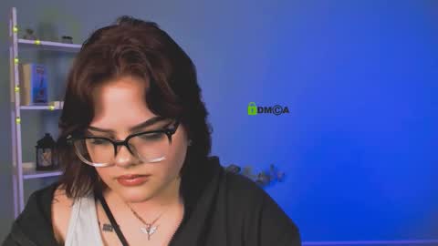 Snapshot of hanna_lips_ chatting on 12-18-25, 08:15 hanna_lips_ online show from 12-18-25, 08:15